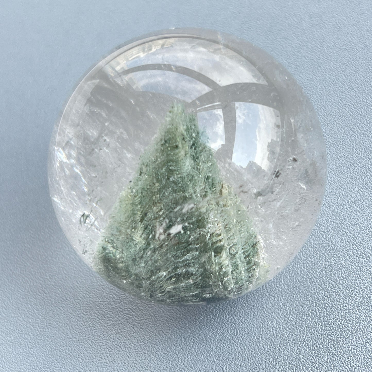 幽靈是指內有多種顏色的火山泥或礦物質,主要有綠、紅、橙和白,包含了不同功效。 ▫️綠幽靈 -主正財,由事業,主意帶來的財富 -聚財,由辛勤努力而累積的財富 -招有助增旺事業的貴人 -平穩情緒