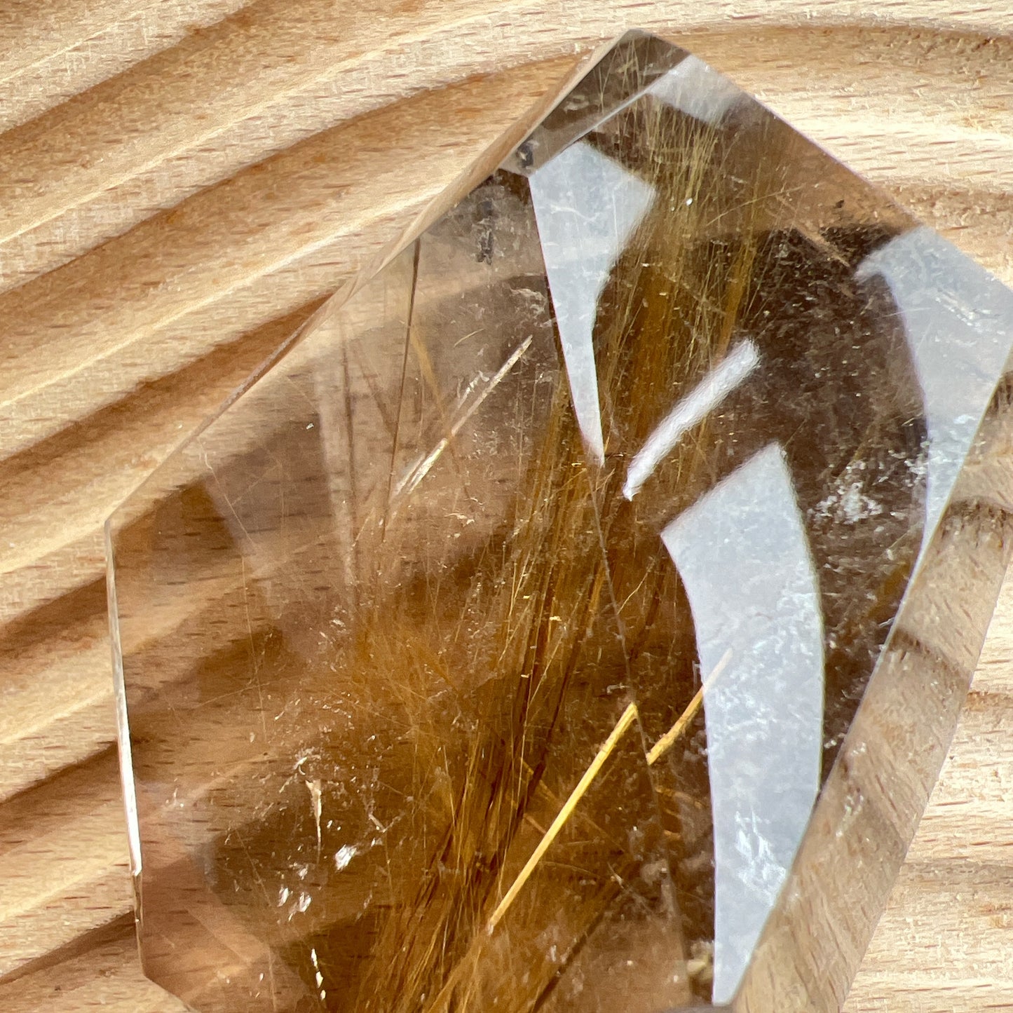 金髮晶隨形
-被譽為「財富之石💰」
-寓意吉祥如意,萬事太平
-招主財、偏財,深受商人歡迎
-幫助人找回自信,做事積極向上
-加強決策力,增加其勇氣和魄力
-有辟邪功效