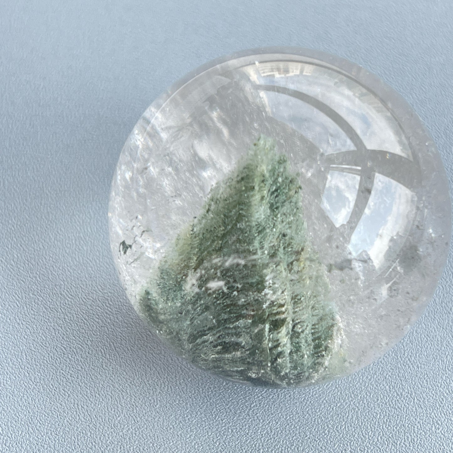 幽靈是指內有多種顏色的火山泥或礦物質,主要有綠、紅、橙和白,包含了不同功效。 ▫️綠幽靈 -主正財,由事業,主意帶來的財富 -聚財,由辛勤努力而累積的財富 -招有助增旺事業的貴人 -平穩情緒