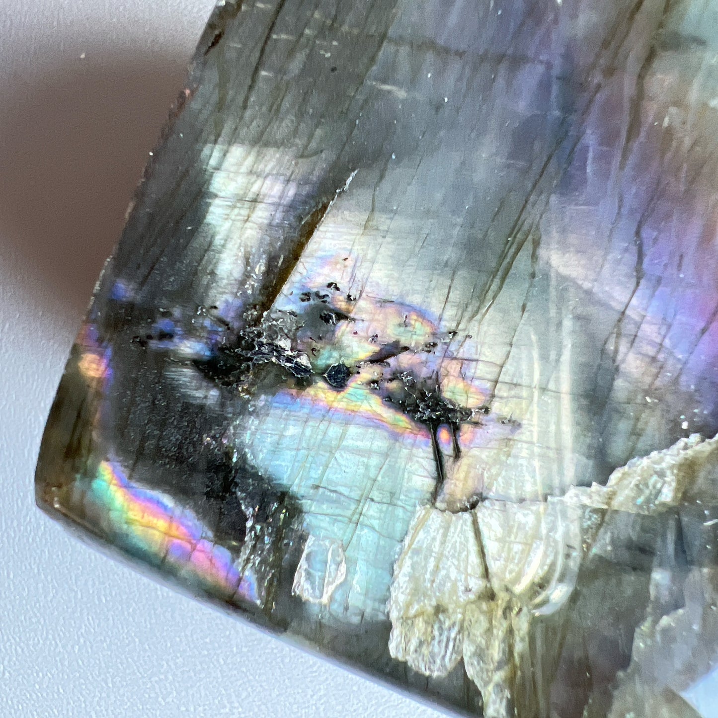 拉長石柱
-幫助穩定氣場
-舒緩急躁情緒和增加耐性
-激發想象力,鼓勵分析和邏輯
- 理解控制情緒信念,選擇更好信念
-帶來和平與幸福,擺脫負能量
-提升睡眠質素