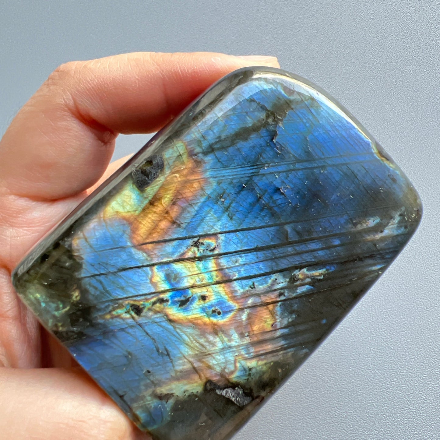 拉長石柱
-幫助穩定氣場
-舒緩急躁情緒和增加耐性
-激發想象力,鼓勵分析和邏輯
- 理解控制情緒信念,選擇更好信念
-帶來和平與幸福,擺脫負能量
-提升睡眠質素