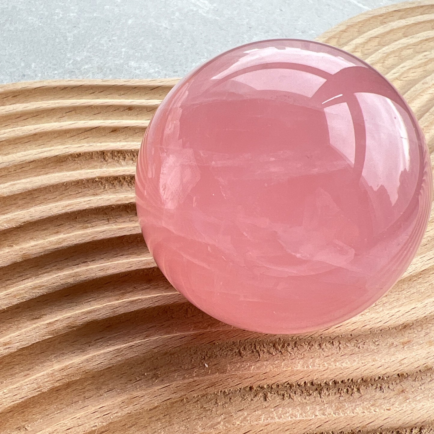 星光粉水晶球
溫潤,圓滑和可愛的外觀,有助您淨化心靈,招來好人緣
粉晶
愛情💓人緣💓工作運💓
粉晶能教導我們更愛自己,好好愛自己能夠吸引到正面好姻緣❤️
-增加愛情運,加強自身魅力
-增加親和力,改善人際關係
-增人脈,促進工作運
-舒緩緊張情緒,釋放負能量,使心情開朗