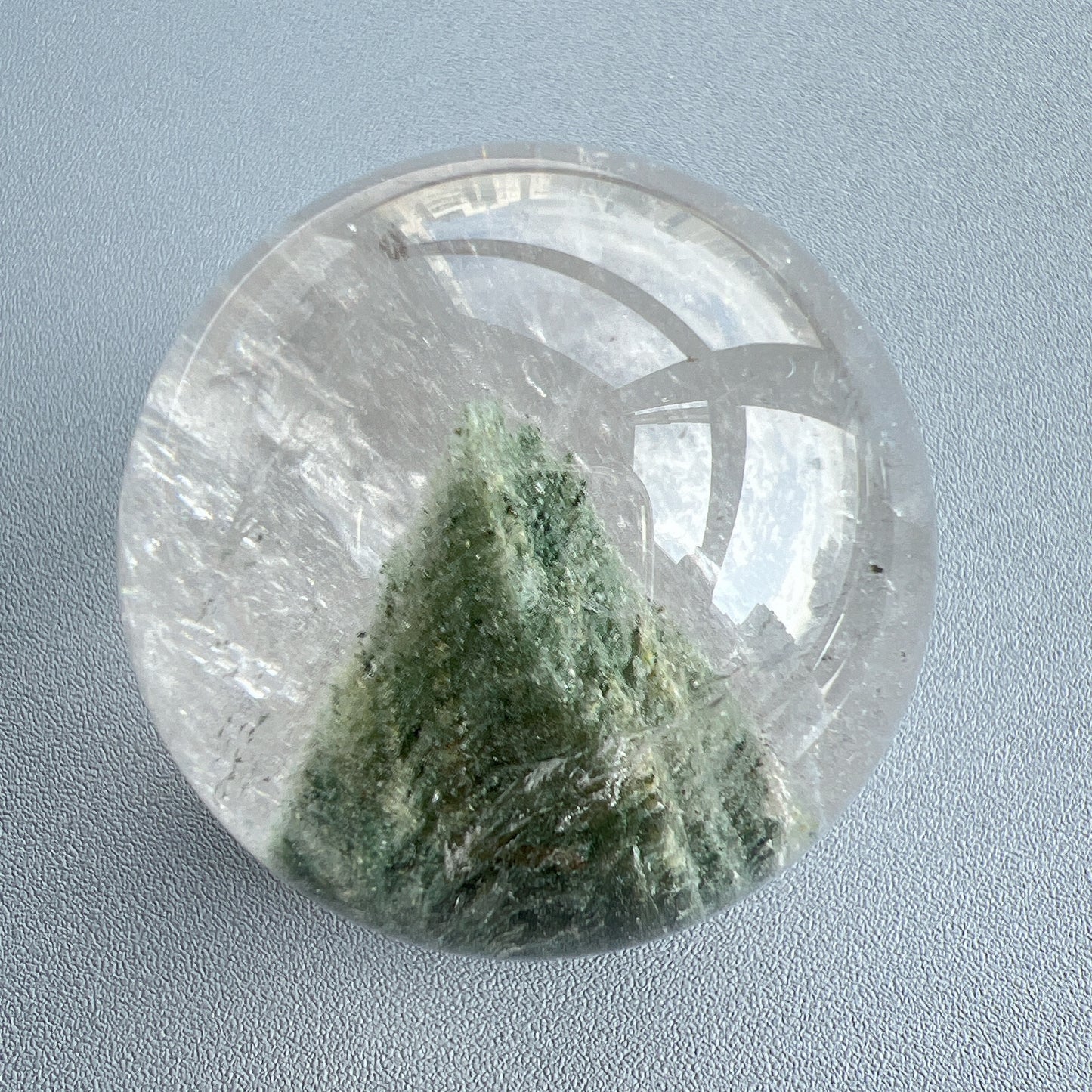 幽靈是指內有多種顏色的火山泥或礦物質,主要有綠、紅、橙和白,包含了不同功效。 ▫️綠幽靈 -主正財,由事業,主意帶來的財富 -聚財,由辛勤努力而累積的財富 -招有助增旺事業的貴人 -平穩情緒