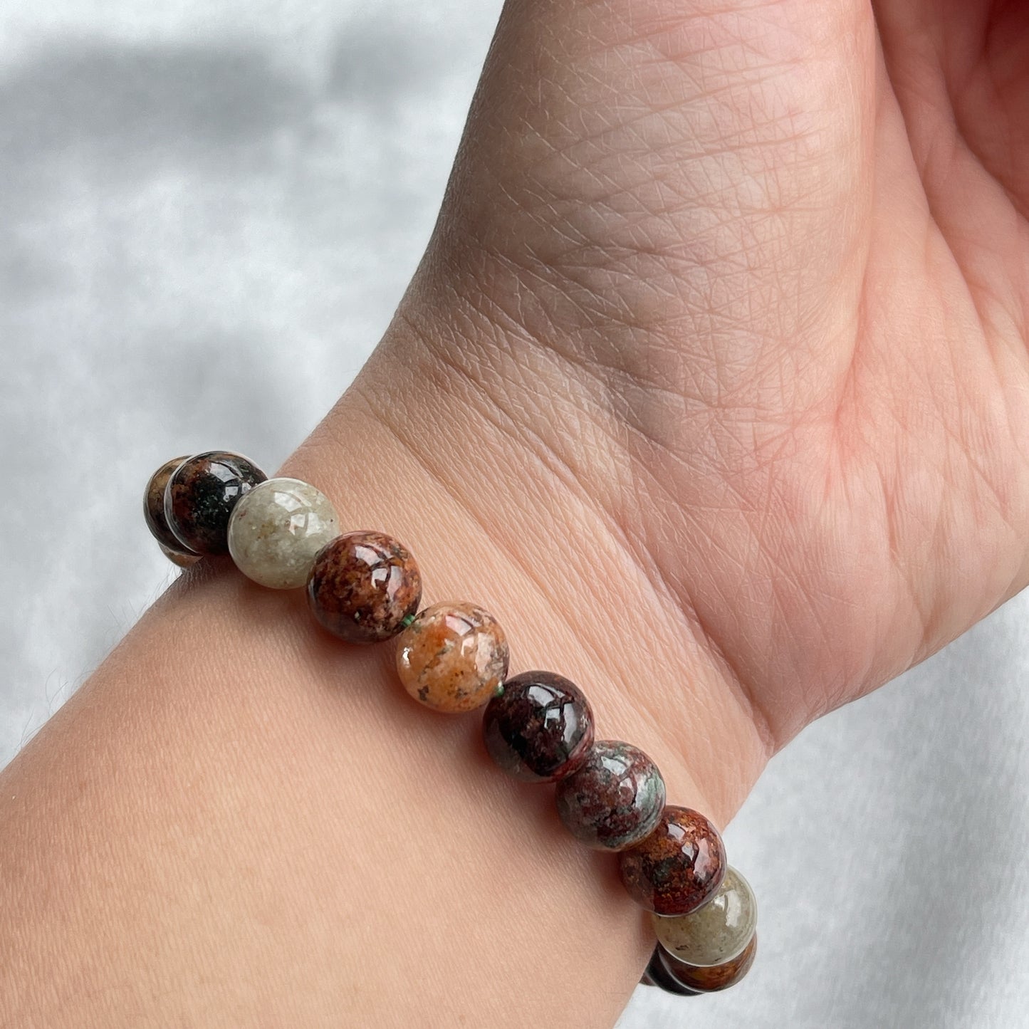 ▫️綠幽靈 -主正財,由事業,主意帶來的財富 -聚財,由辛勤努力而累積的財富 -招有助增旺事業的貴人 -平穩情緒 ▫️紅幽靈 -增加包容心與同理心 -增加理解力與包容能力 -招財的功效 -緩解疲憊,放鬆情緒 ▫️白幽靈 -淨化個人氣場 -提升記憶力