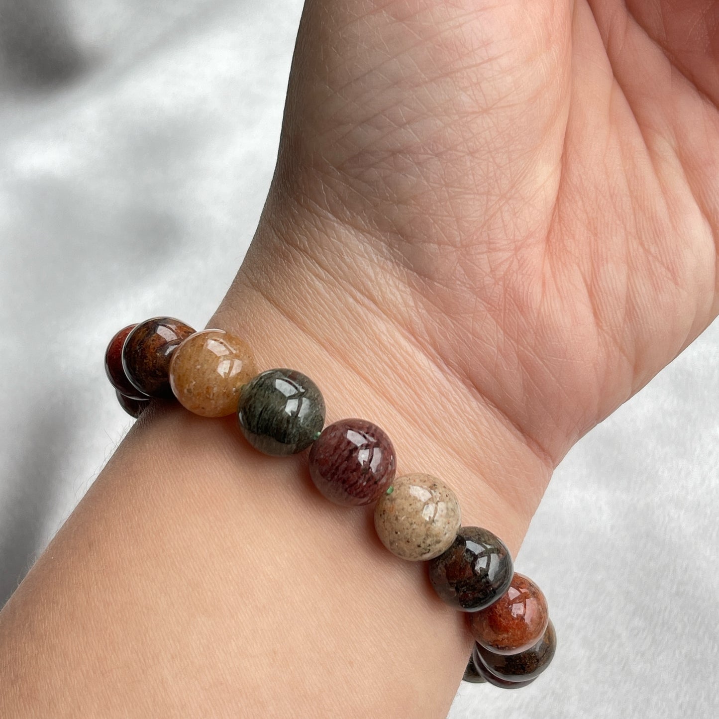 ▫️綠幽靈 -主正財,由事業,主意帶來的財富 -聚財,由辛勤努力而累積的財富 -招有助增旺事業的貴人 -平穩情緒 ▫️紅幽靈 -增加包容心與同理心 -增加理解力與包容能力 -招財的功效 -緩解疲憊,放鬆情緒 ▫️白幽靈 -淨化個人氣場 -提升記憶力