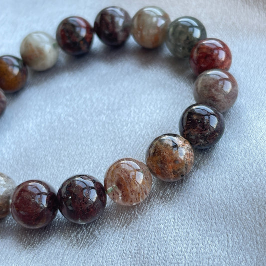 ▫️綠幽靈 -主正財,由事業,主意帶來的財富 -聚財,由辛勤努力而累積的財富 -招有助增旺事業的貴人 -平穩情緒 ▫️紅幽靈 -增加包容心與同理心 -增加理解力與包容能力 -招財的功效 -緩解疲憊,放鬆情緒 ▫️白幽靈 -淨化個人氣場 -提升記憶力