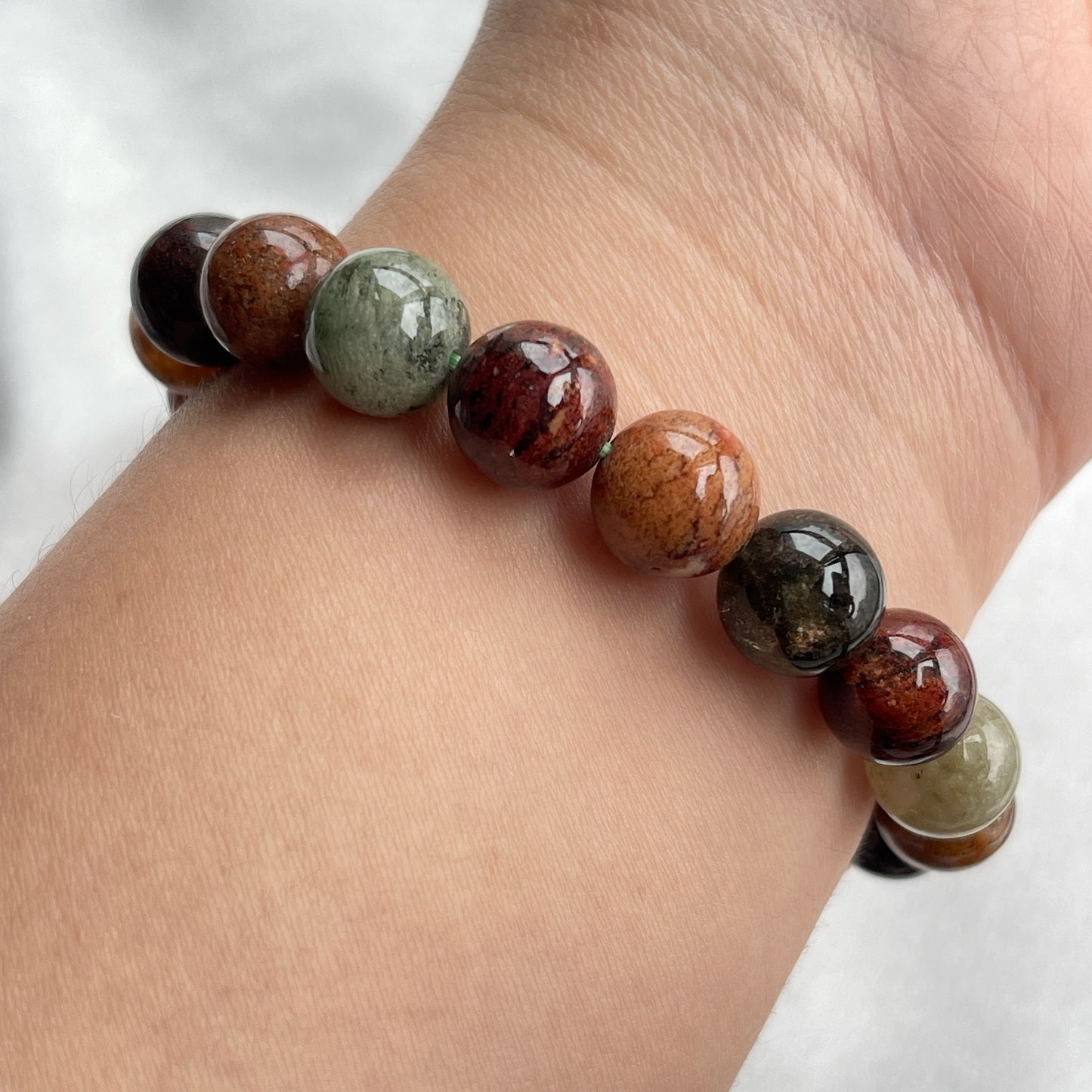 ▫️綠幽靈 -主正財,由事業,主意帶來的財富 -聚財,由辛勤努力而累積的財富 -招有助增旺事業的貴人 -平穩情緒 ▫️紅幽靈 -增加包容心與同理心 -增加理解力與包容能力 -招財的功效 -緩解疲憊,放鬆情緒 ▫️白幽靈 -淨化個人氣場 -提升記憶力