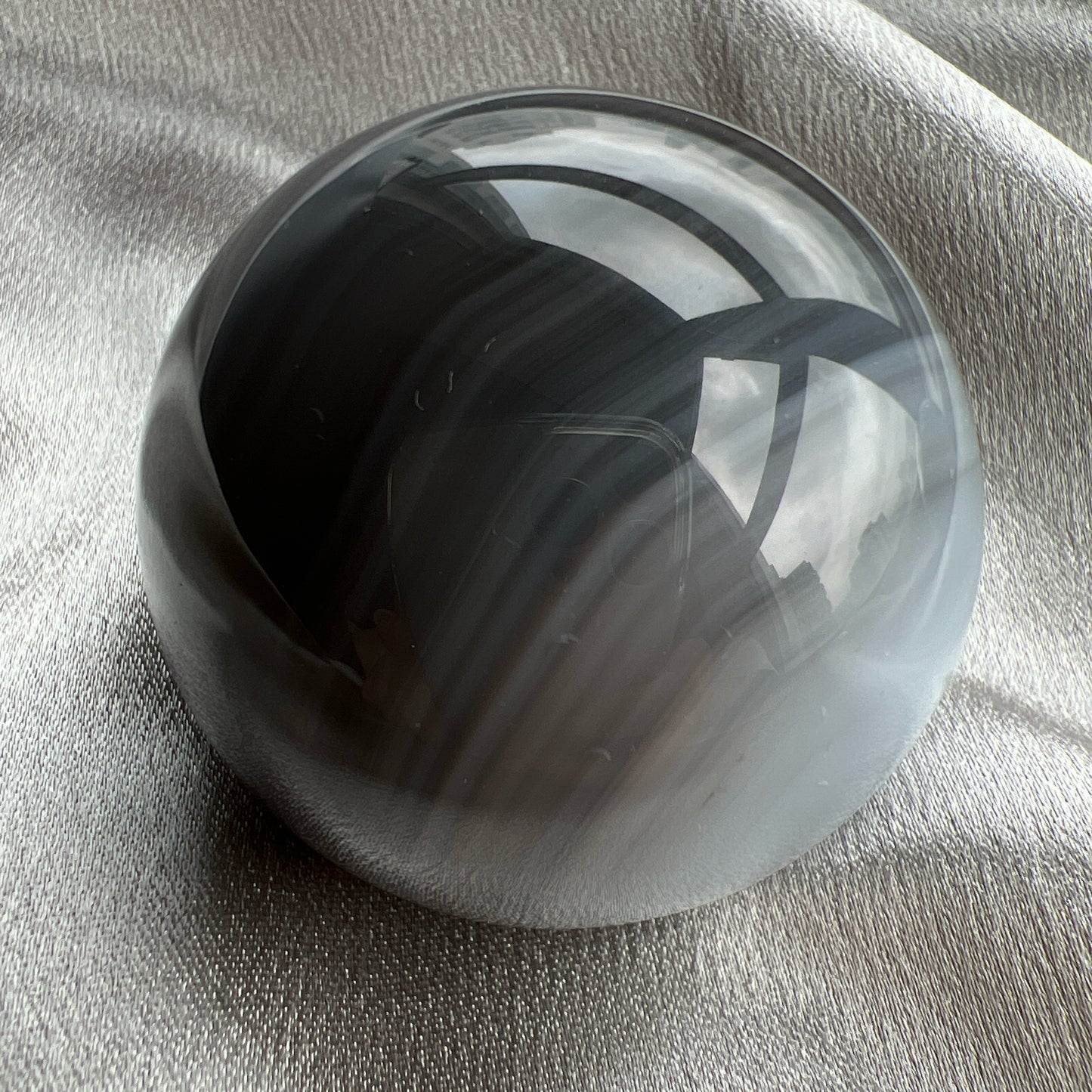 Orca Agate Sphere -利用海洋的能量帶來平靜和內心平靜的感覺 -同時增強自信和勇氣,促進溝通和理解 -保護免受消極和負能量的影響