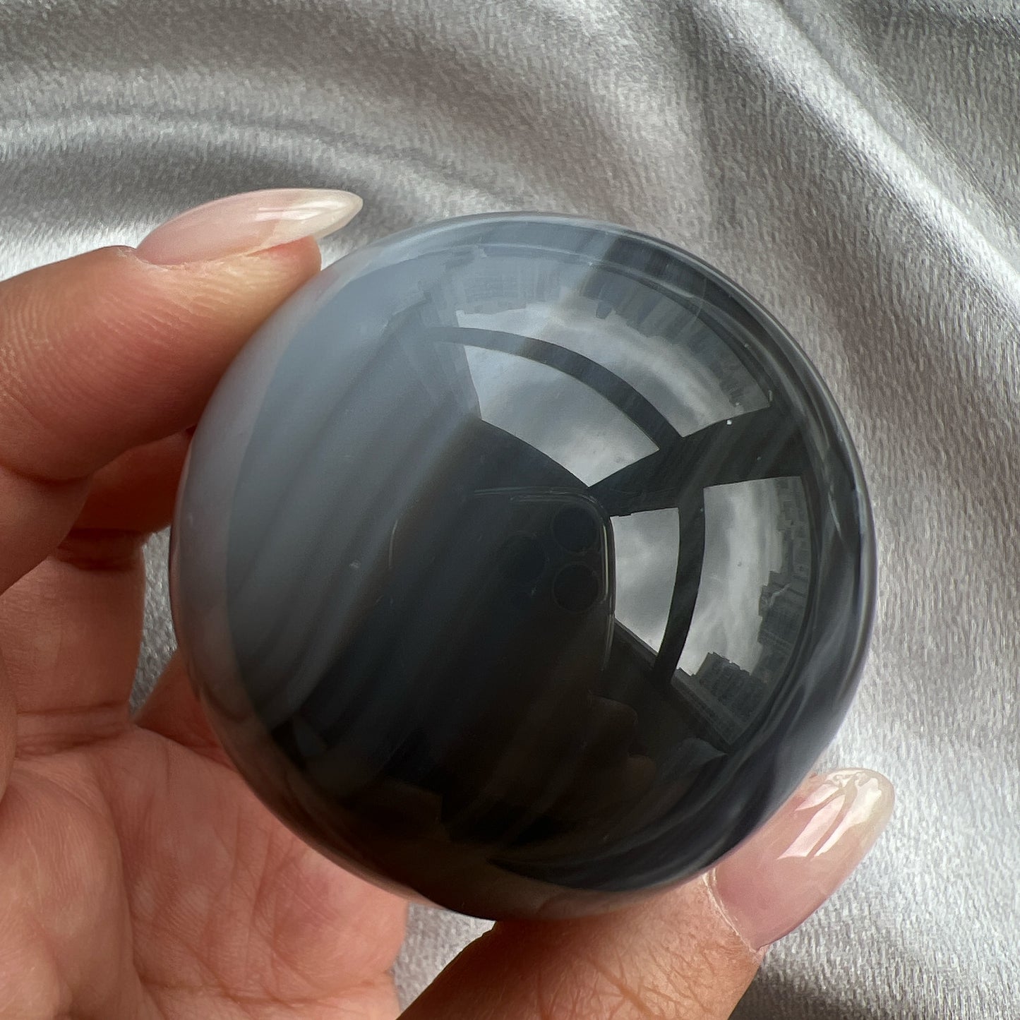 Orca Agate Sphere -利用海洋的能量帶來平靜和內心平靜的感覺 -同時增強自信和勇氣,促進溝通和理解 -保護免受消極和負能量的影響