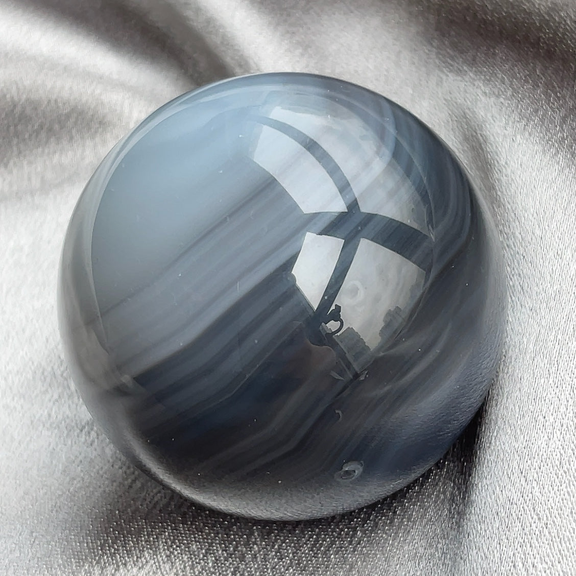 Orca Agate Sphere -利用海洋的能量帶來平靜和內心平靜的感覺 -同時增強自信和勇氣,促進溝通和理解 -保護免受消極和負能量的影響