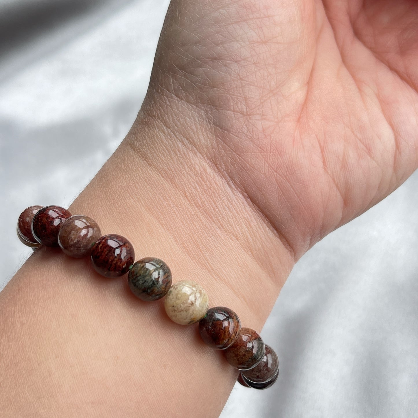 ▫️綠幽靈 -主正財,由事業,主意帶來的財富 -聚財,由辛勤努力而累積的財富 -招有助增旺事業的貴人 -平穩情緒 ▫️紅幽靈 -增加包容心與同理心 -增加理解力與包容能力 -招財的功效 -緩解疲憊,放鬆情緒 ▫️白幽靈 -淨化個人氣場 -提升記憶力