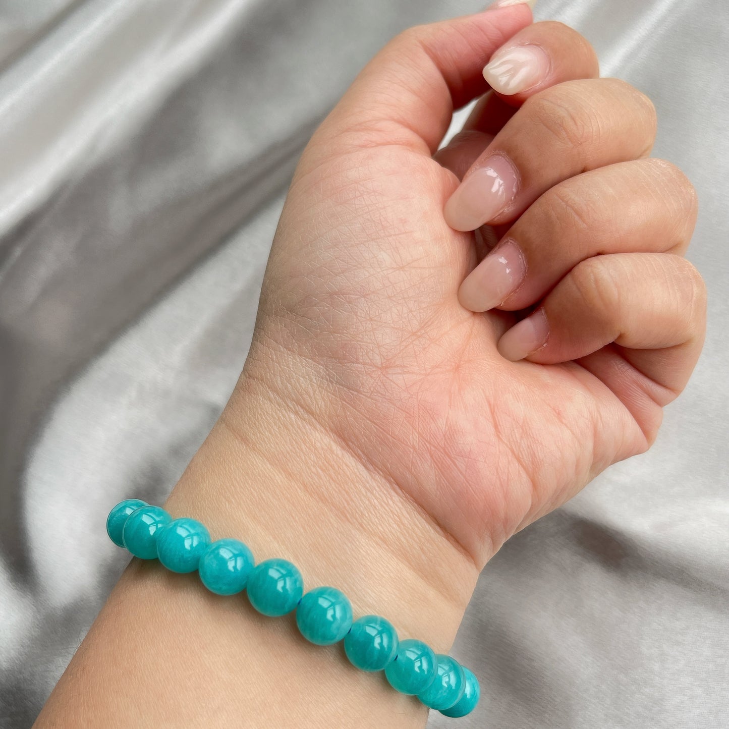 天河石手串 又名「亞馬遜石」,自古以來亦被稱為「希望之石」,為擁有祂的人帶來希望之光。 -緩解壓力、緊張的情緒,擺脫負能量 -幫助養成冷靜沉著的思考能力 -誠實表達自己的想法 -帶有幸運、投機、化險為夷的能量