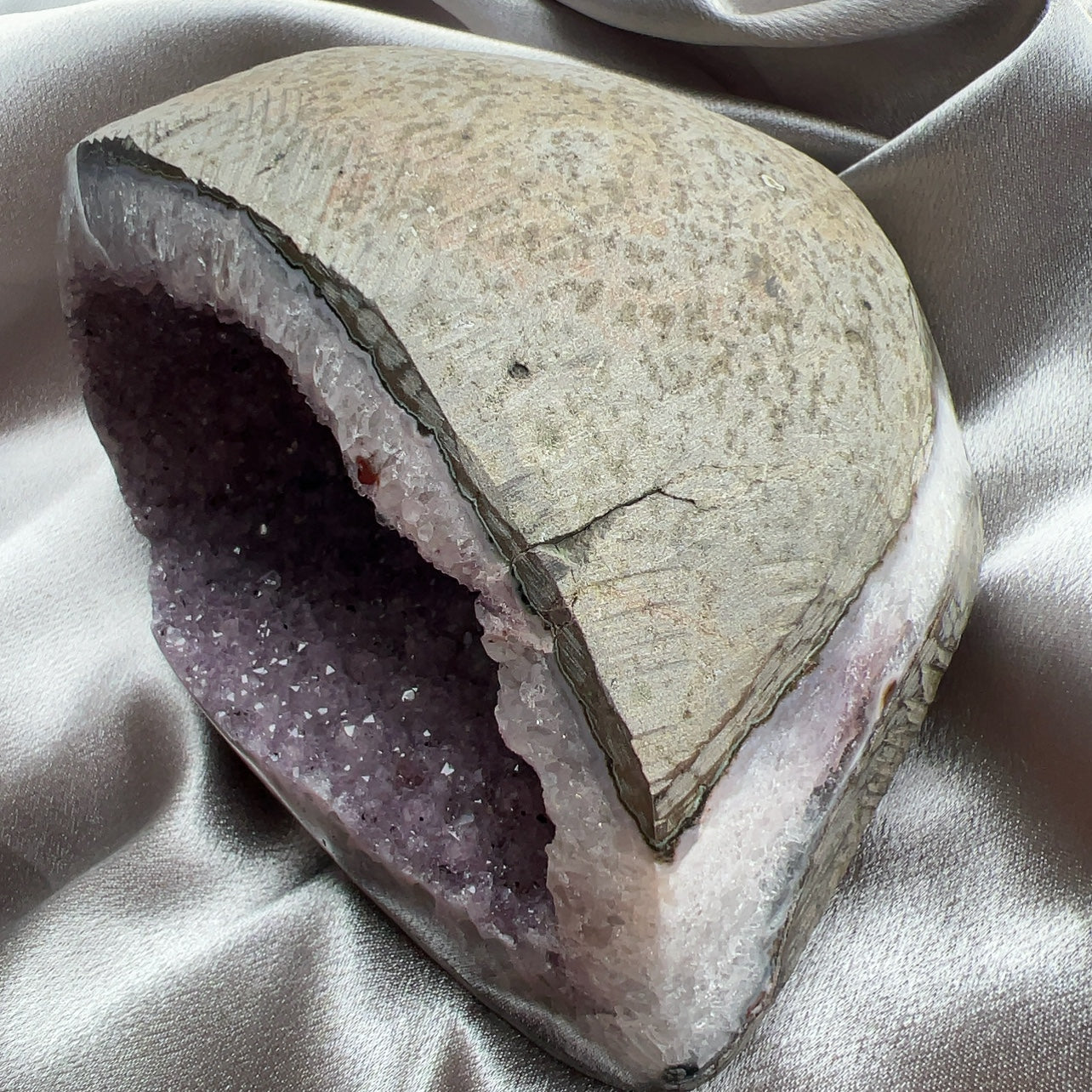 Sugar Druzy Amethyst Geode 烏拉圭軟糖香芋紫色異象紫晶洞