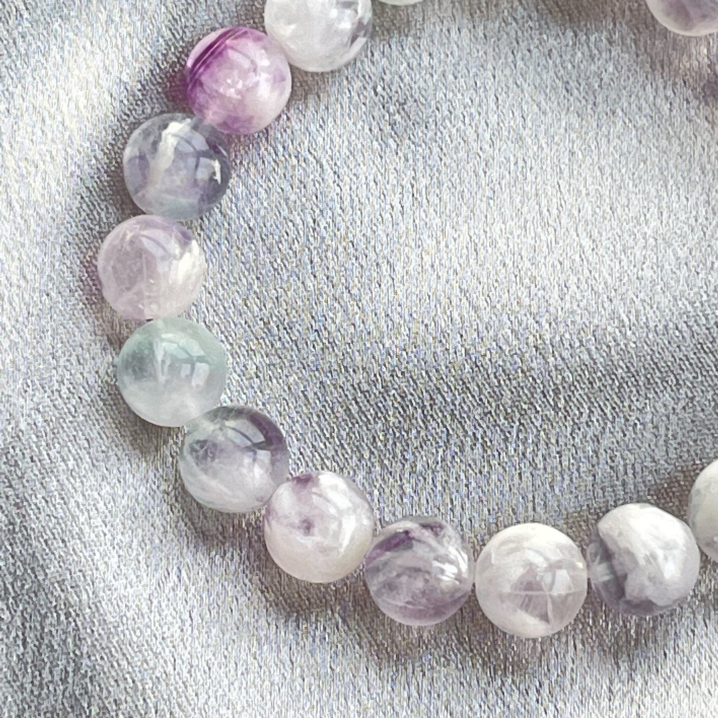 -幫助頭腦清晰 -激發創造性,增強創意思考 -特別適合安靜動腦使用者人群 -減壓,緩解煩躁的情緒 -去除身體負能量