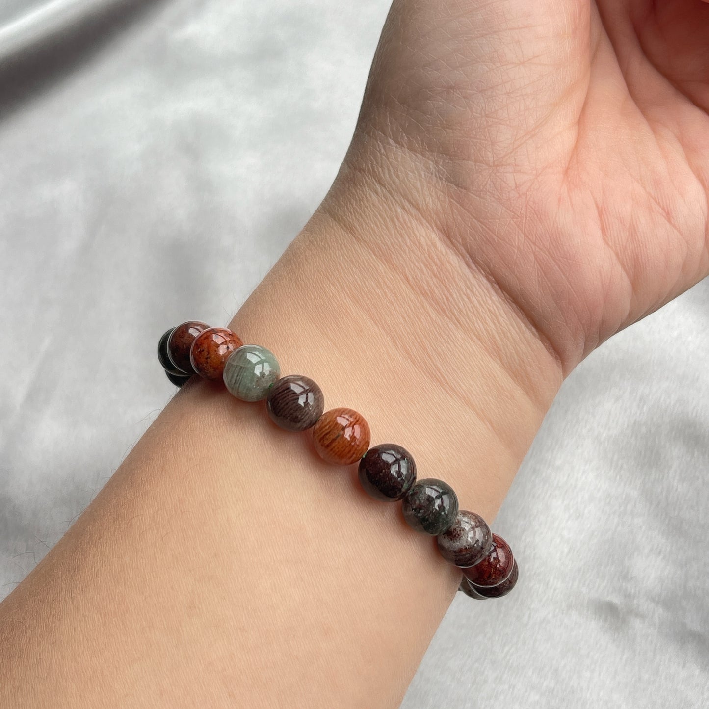 ▫️綠幽靈 -主正財,由事業,主意帶來的財富 -聚財,由辛勤努力而累積的財富 -招有助增旺事業的貴人 -平穩情緒 ▫️紅幽靈 -增加包容心與同理心 -增加理解力與包容能力 -招財的功效 -緩解疲憊,放鬆情緒 ▫️白幽靈 -淨化個人氣場 -提升記憶力