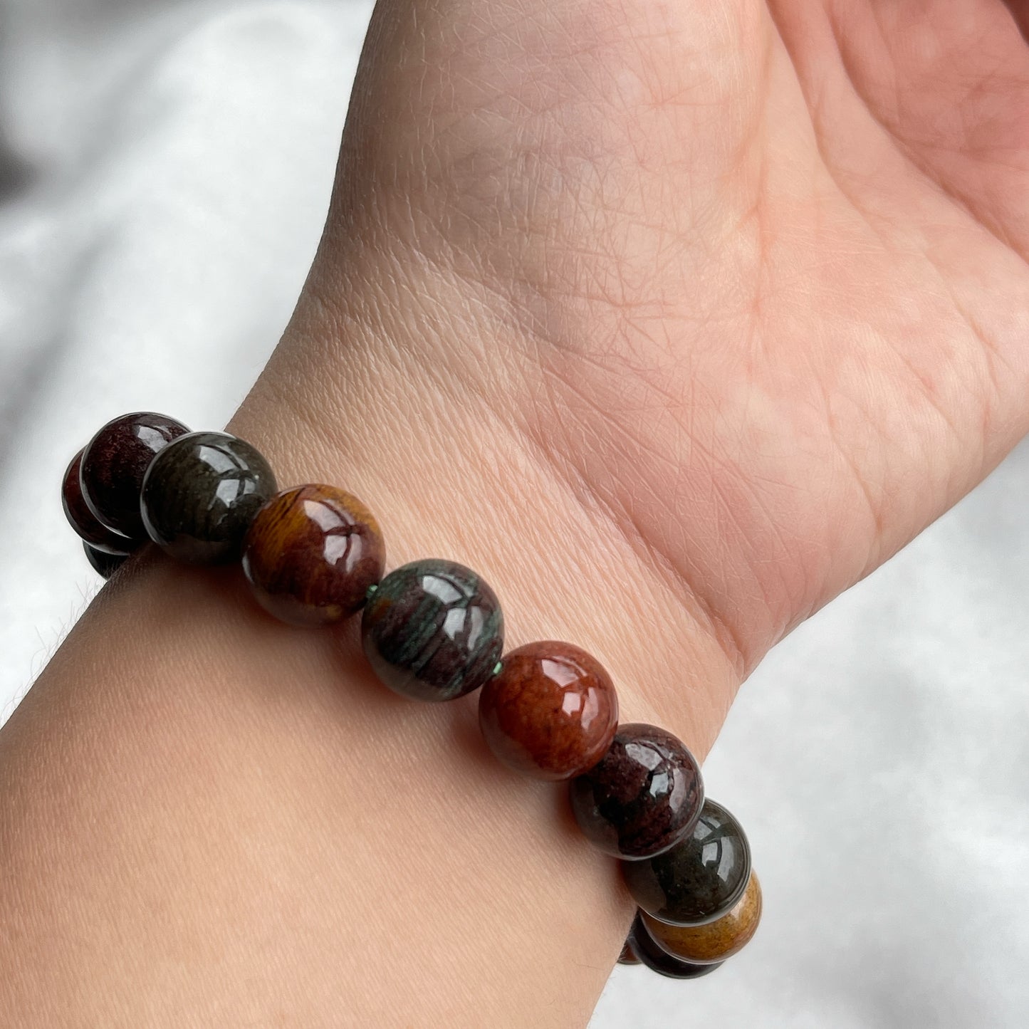 ▫️綠幽靈 -主正財,由事業,主意帶來的財富 -聚財,由辛勤努力而累積的財富 -招有助增旺事業的貴人 -平穩情緒 ▫️紅幽靈 -增加包容心與同理心 -增加理解力與包容能力 -招財的功效 -緩解疲憊,放鬆情緒 ▫️白幽靈 -淨化個人氣場 -提升記憶力