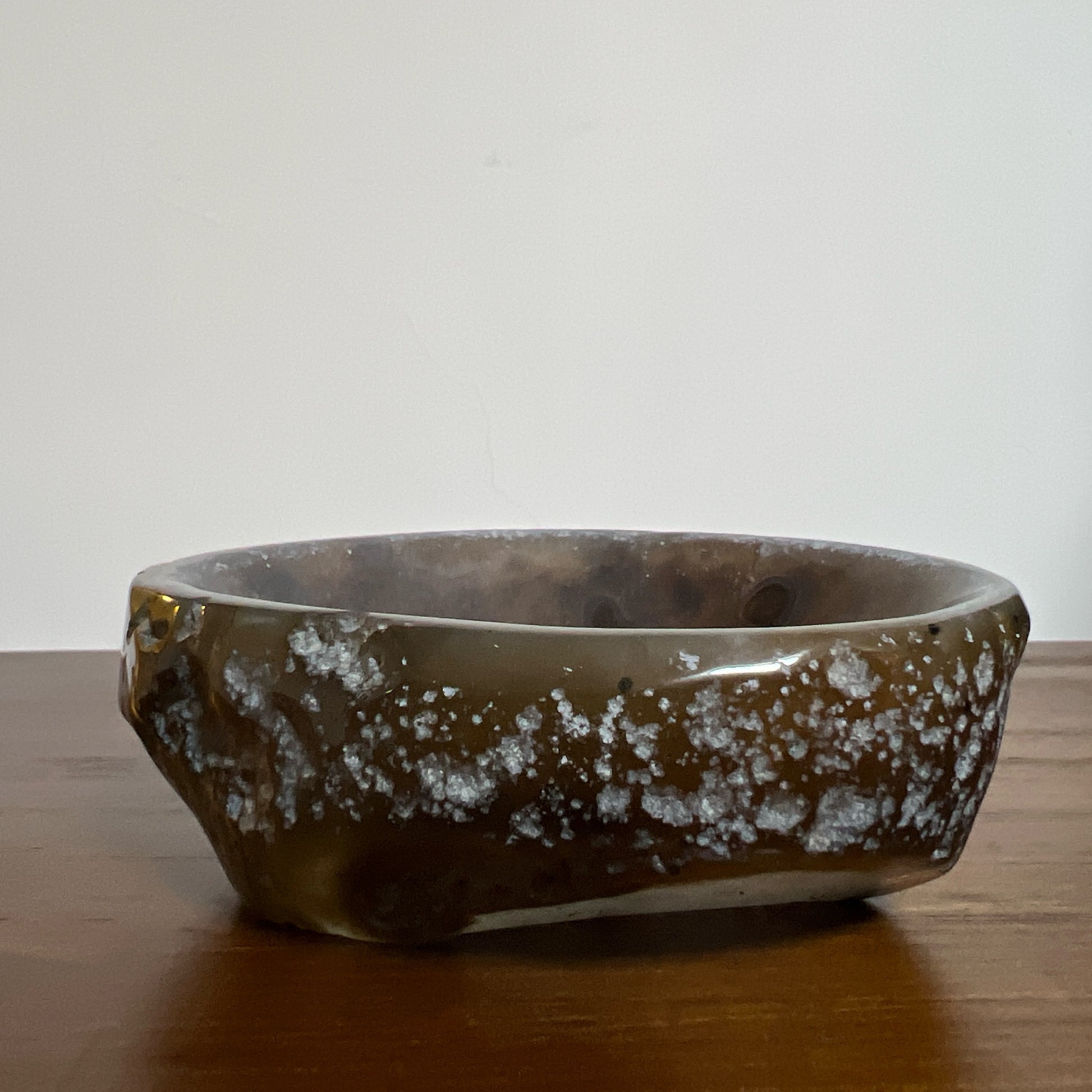 瑪瑙-Agate

瑪瑙碗，適合用作消磁手串飾物

-能令人精神放鬆，減少失眠症狀

-瑪瑙具有平衡，穩定及保護的作用

-也是護身符及辟邪物，有保平安功效

-瑪瑙維持身心和諧，增強愛、忠誠及勇氣