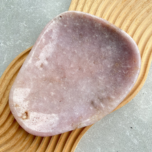 巴西直送粉紅紫晶碟 🤭鍾情粉色的不可錯過

整隻碟都是Bling Bling ✨✨一閃一閃✨🫶🏻

-療癒心靈，舒緩情緒
-學習愛與被愛
-引領你從低潮中走出來