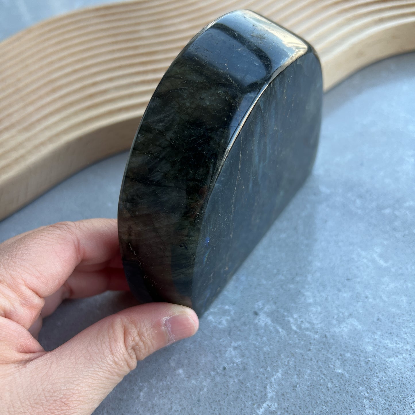 拉長石柱

-幫助穩定氣場

-舒緩急躁情緒和增加耐性

-激發想象力，鼓勵分析和邏輯

- 理解控制情緒信念，選擇更好信念

-帶來和平與幸福，擺脫負能量

-提升睡眠質素