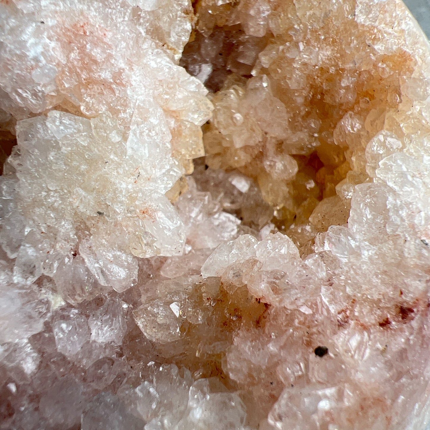 粉紅紫水晶球

-療癒心靈，舒緩情緒

-提高自我肯定，價值

-學習愛與被愛

-引領情感抒發，從低潮中走出來