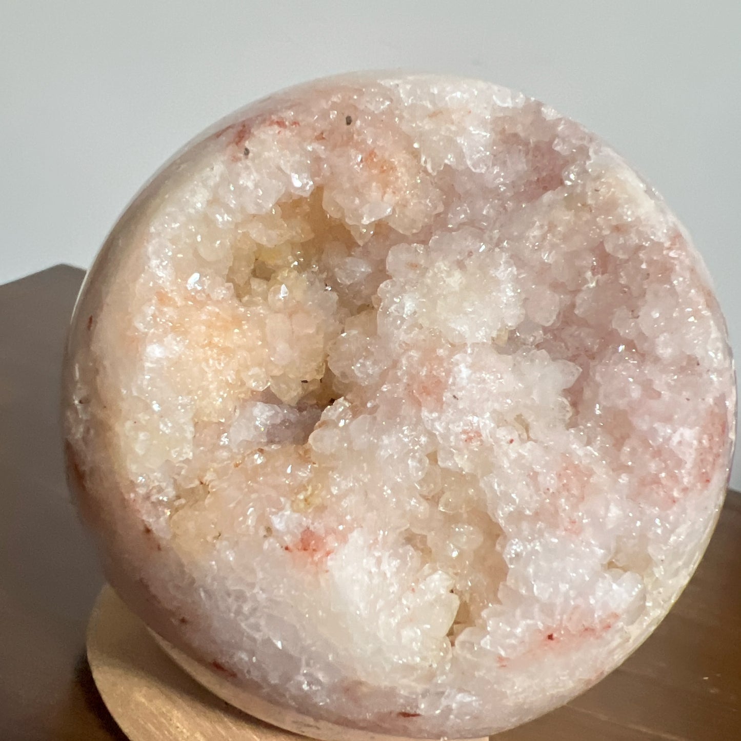 粉紅紫水晶球

-療癒心靈，舒緩情緒

-提高自我肯定，價值

-學習愛與被愛

-引領情感抒發，從低潮中走出來