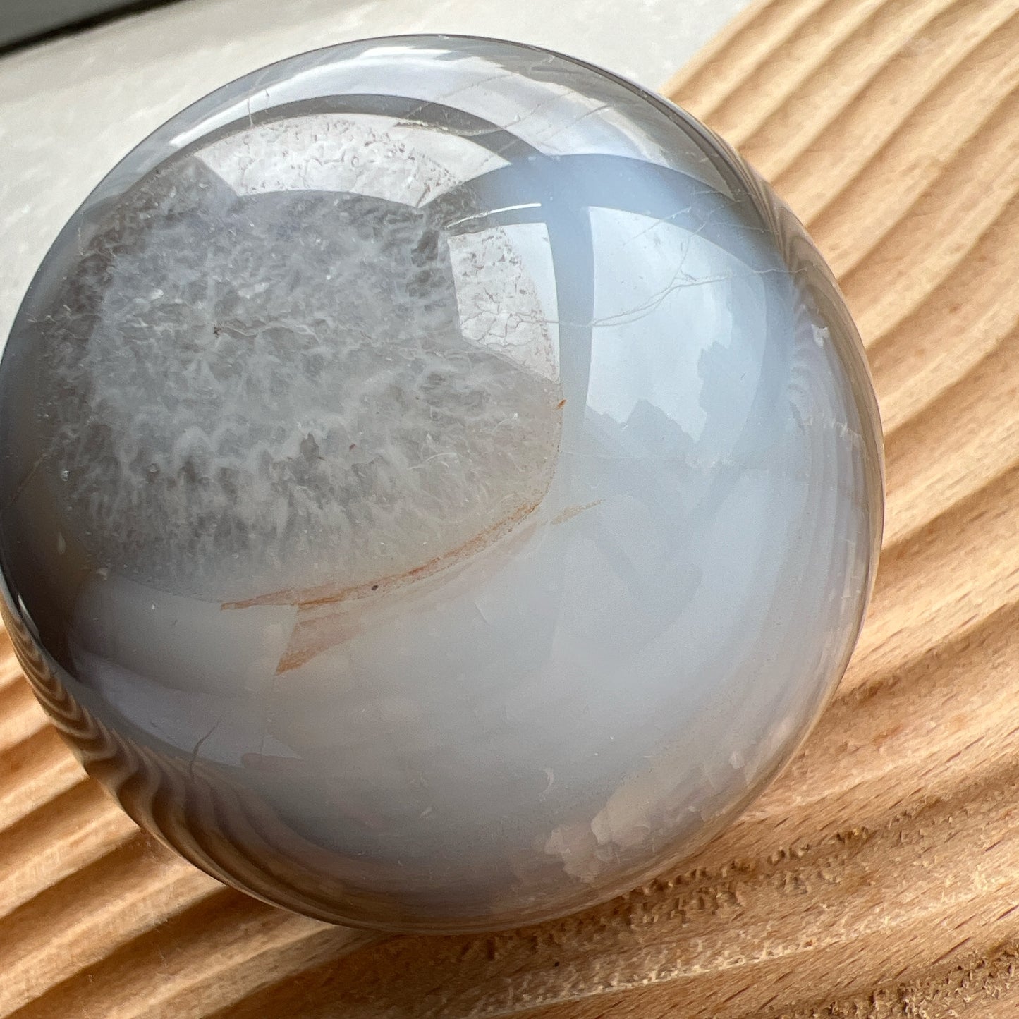 Carnelian Sphere 灰藍紅玉髓球