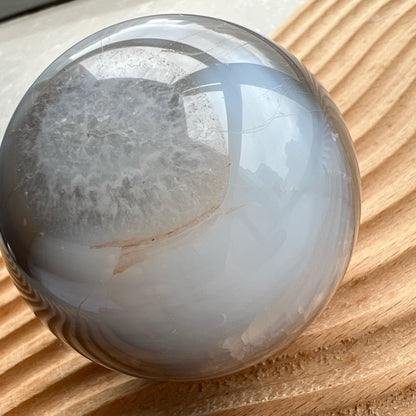 Carnelian Sphere 灰藍紅玉髓球