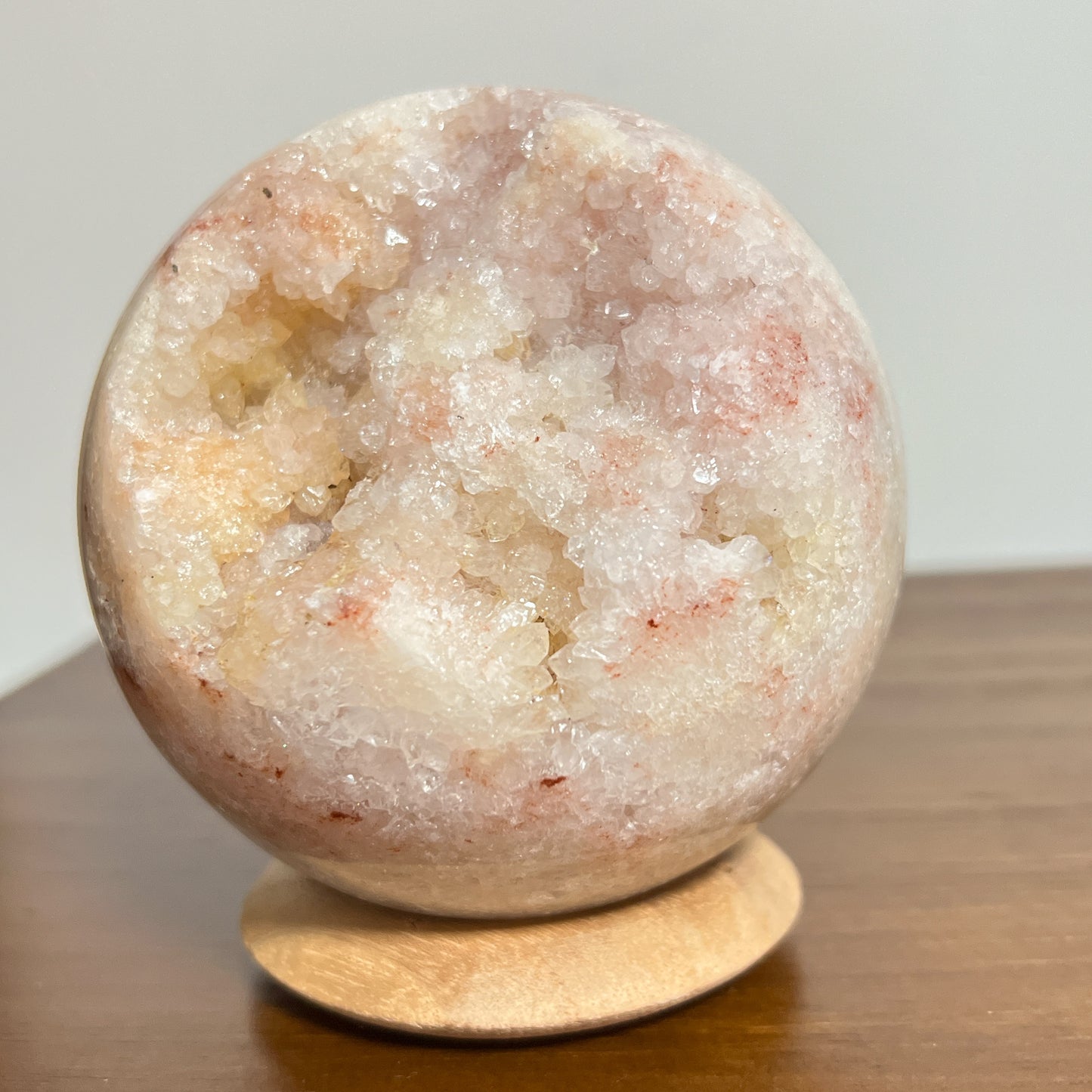 粉紅紫水晶球

-療癒心靈，舒緩情緒

-提高自我肯定，價值

-學習愛與被愛

-引領情感抒發，從低潮中走出來