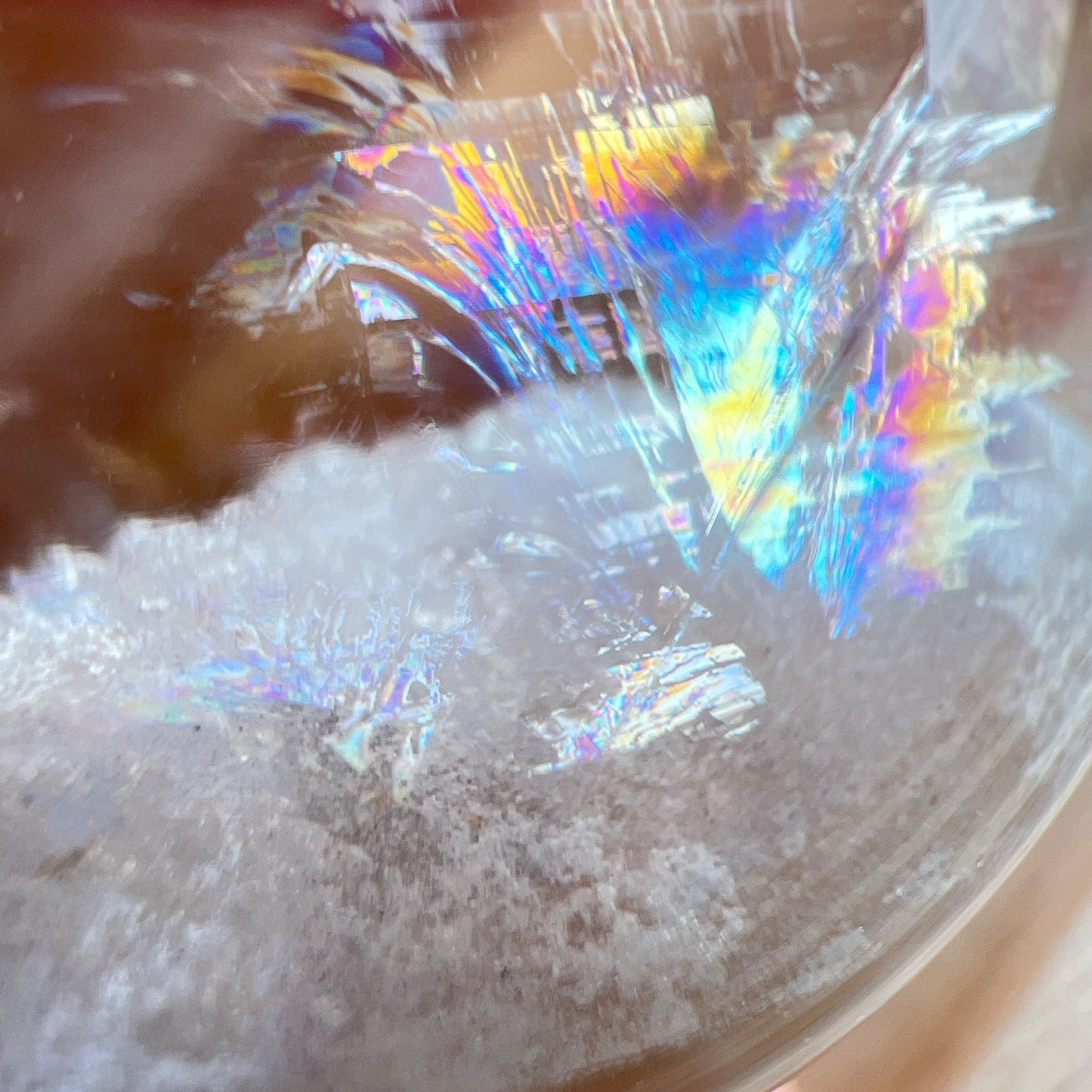 白幽靈

-淨化個人氣場

-提升記憶力

&nbsp;

白水晶

-「水晶之王」，是萬用療癒石

-能淨化四周負性能量

-釋放負能量，平衡內心的焦慮不安

-鎮定安神之效，開發智慧

-提升自我肯定，提升正能量

-幫助集中注意力，有助讀書求學