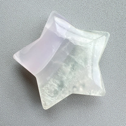 螢石星星 ⭐️

螢石是不可或缺的晶石之一，除左螢石有豐富嘅色彩和好高的觀賞價值之外，放她在工作枱亦都可以時時刻刻緩解煩躁的情緒，有助減低壓力，去除人體積累的負能量，同時亦可以減低電子器材發出的輻射。

綠螢石可幫助消除焦慮的消極感受，亦提高了冷靜思考和應對的能力。

紫螢石適合從事思考的工作者，讓思考更敏銳。