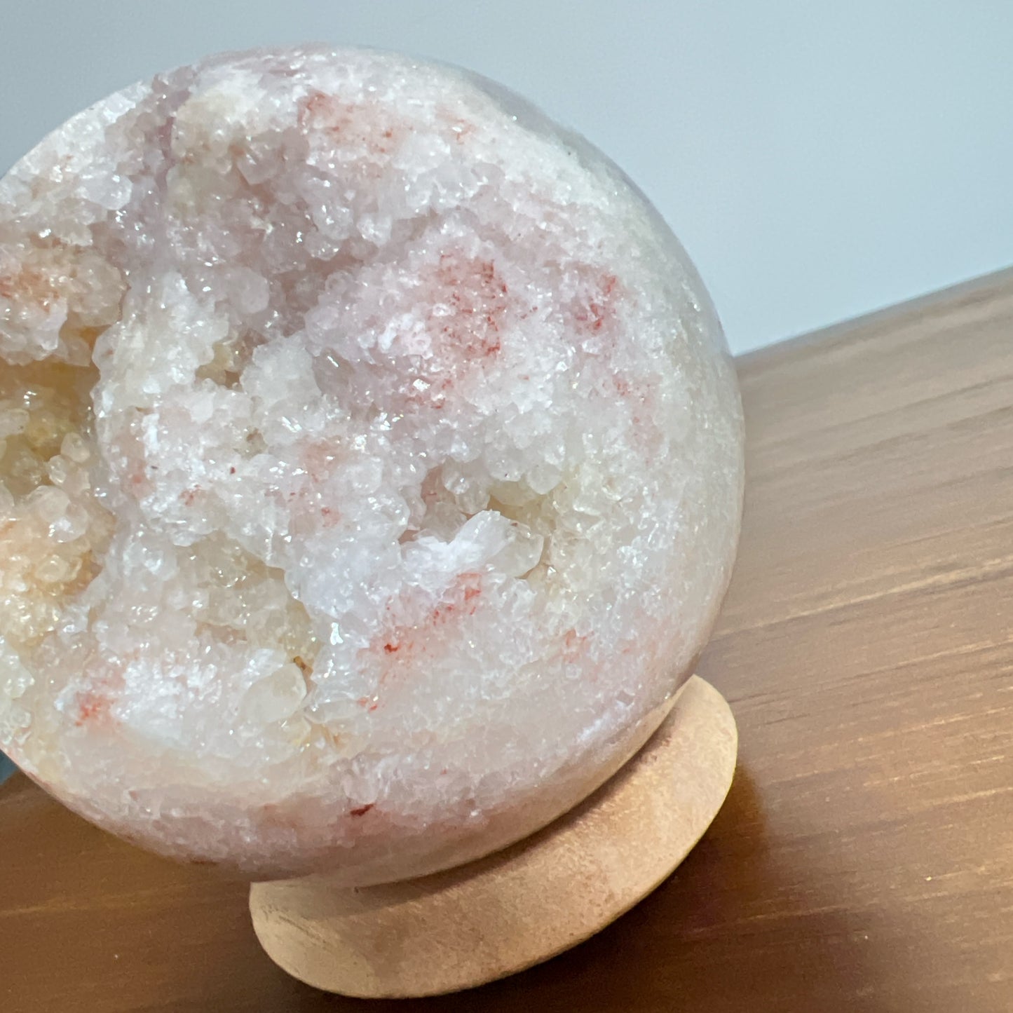 粉紅紫水晶球

-療癒心靈，舒緩情緒

-提高自我肯定，價值

-學習愛與被愛

-引領情感抒發，從低潮中走出來