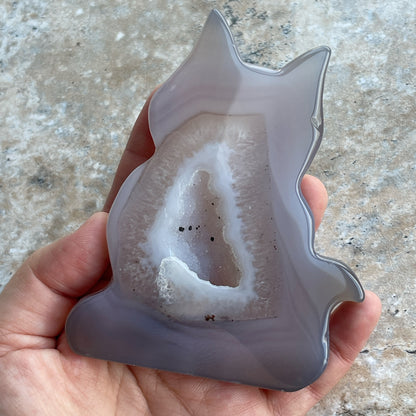 瑪瑙配軟糖晶牙 瑪瑙是玉髓礦石的一種，同為石英(Quartz)族的一員，有不同的顏色，多由半透明與不透明的條紋互相交替著，有著不同細膩的帶狀紋理和圖樣，全部都是獨一無二的圖案，非常特別，亦是我喜歡欣賞瑪瑙的其中一個原因。 瑪瑙亦是佛教七寶之一，自古以來是作辟邪，護身符之用，能量是沉厚，穩定而柔和的，對消除壓力，負面能量有幫助，從而能夠改善睡眠質素，增強記憶力。