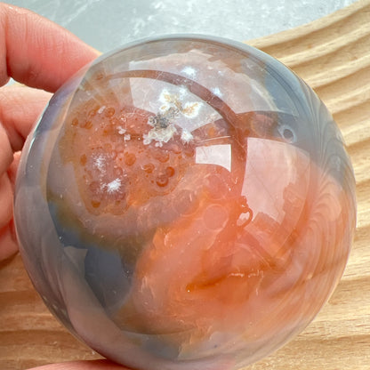 Carnelian Sphere 灰藍紅玉髓球