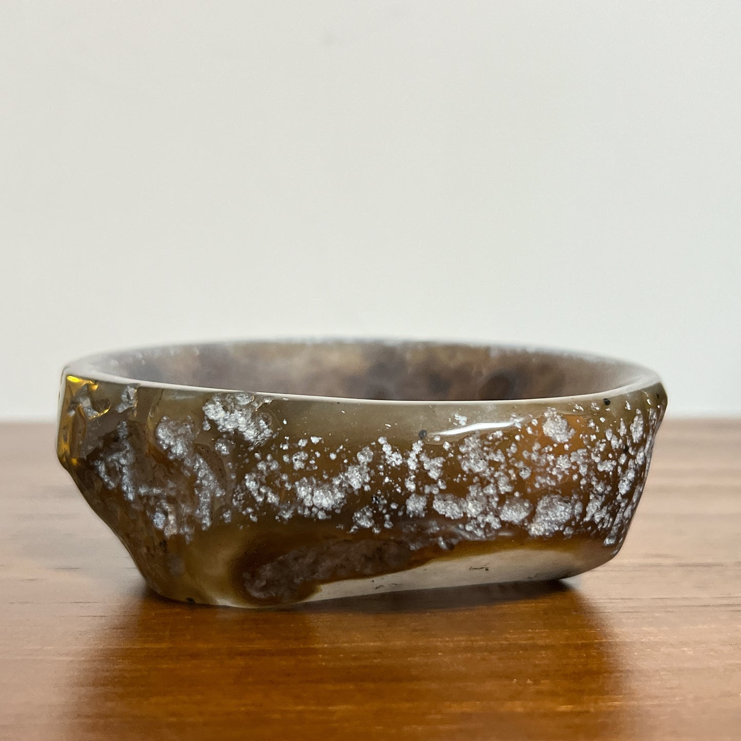 瑪瑙-Agate

瑪瑙碗，適合用作消磁手串飾物

-能令人精神放鬆，減少失眠症狀

-瑪瑙具有平衡，穩定及保護的作用

-也是護身符及辟邪物，有保平安功效

-瑪瑙維持身心和諧，增強愛、忠誠及勇氣