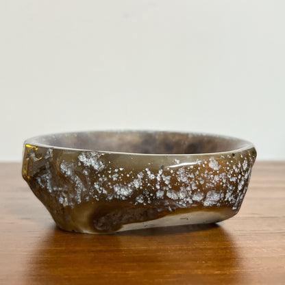 瑪瑙-Agate

瑪瑙碗，適合用作消磁手串飾物

-能令人精神放鬆，減少失眠症狀

-瑪瑙具有平衡，穩定及保護的作用

-也是護身符及辟邪物，有保平安功效

-瑪瑙維持身心和諧，增強愛、忠誠及勇氣