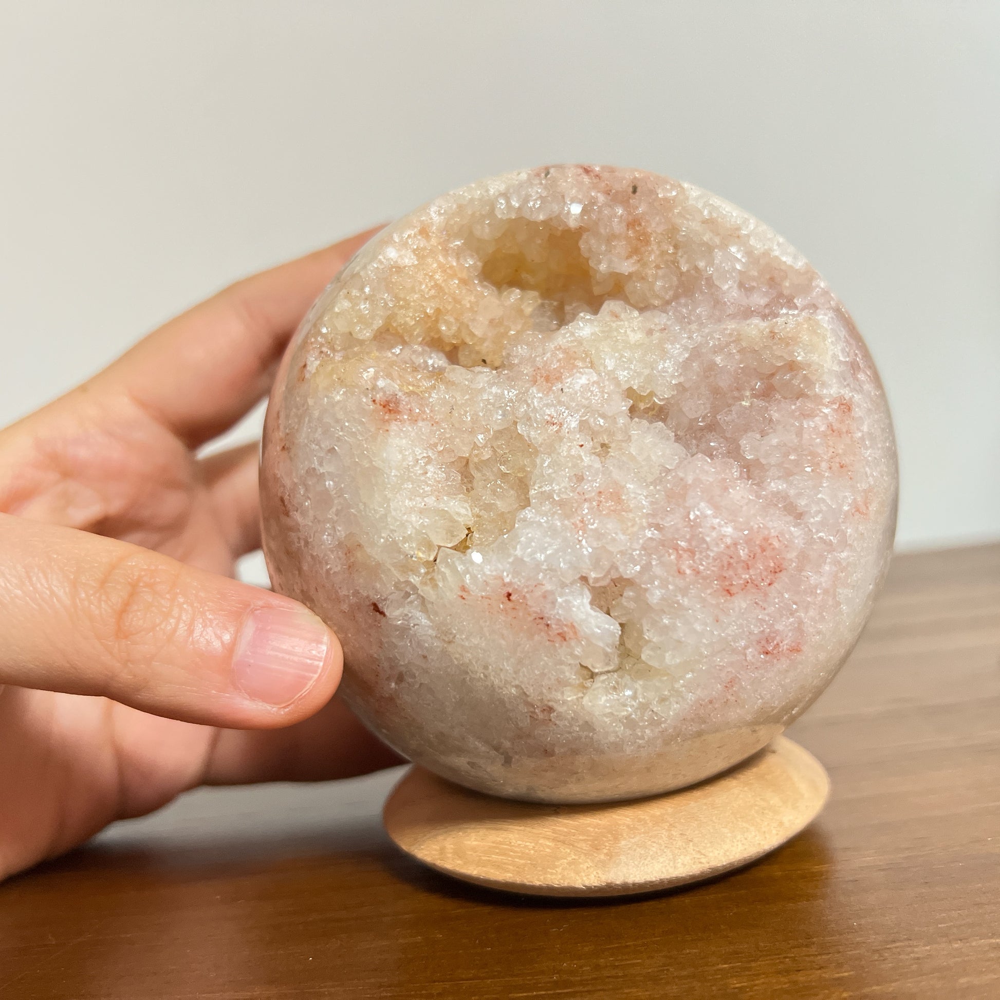 粉紅紫水晶球

-療癒心靈，舒緩情緒

-提高自我肯定，價值

-學習愛與被愛

-引領情感抒發，從低潮中走出來