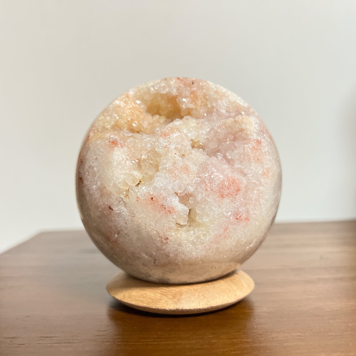 粉紅紫水晶球

-療癒心靈，舒緩情緒

-提高自我肯定，價值

-學習愛與被愛

-引領情感抒發，從低潮中走出來