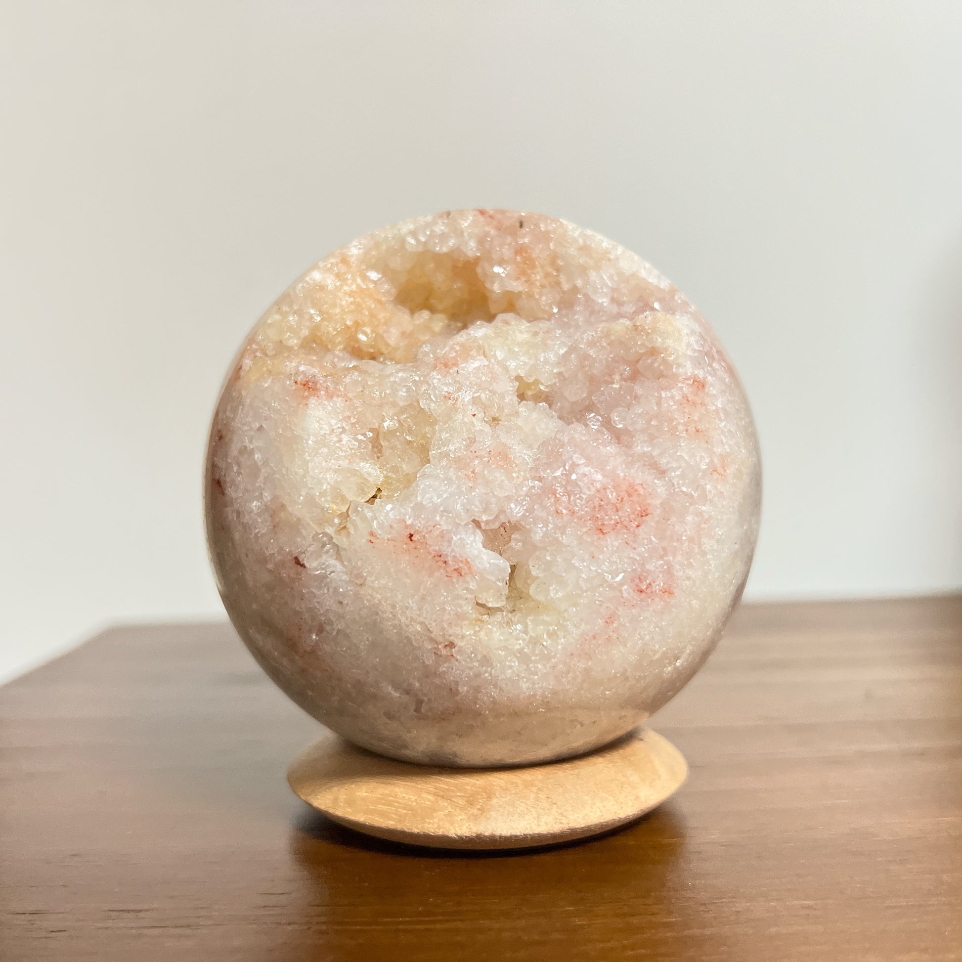 粉紅紫水晶球

-療癒心靈，舒緩情緒

-提高自我肯定，價值

-學習愛與被愛

-引領情感抒發，從低潮中走出來