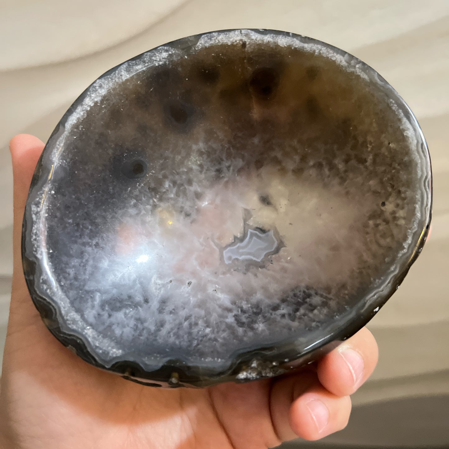 瑪瑙-Agate

瑪瑙碗，適合用作消磁手串飾物

-能令人精神放鬆，減少失眠症狀

-瑪瑙具有平衡，穩定及保護的作用

-也是護身符及辟邪物，有保平安功效

-瑪瑙維持身心和諧，增強愛、忠誠及勇氣