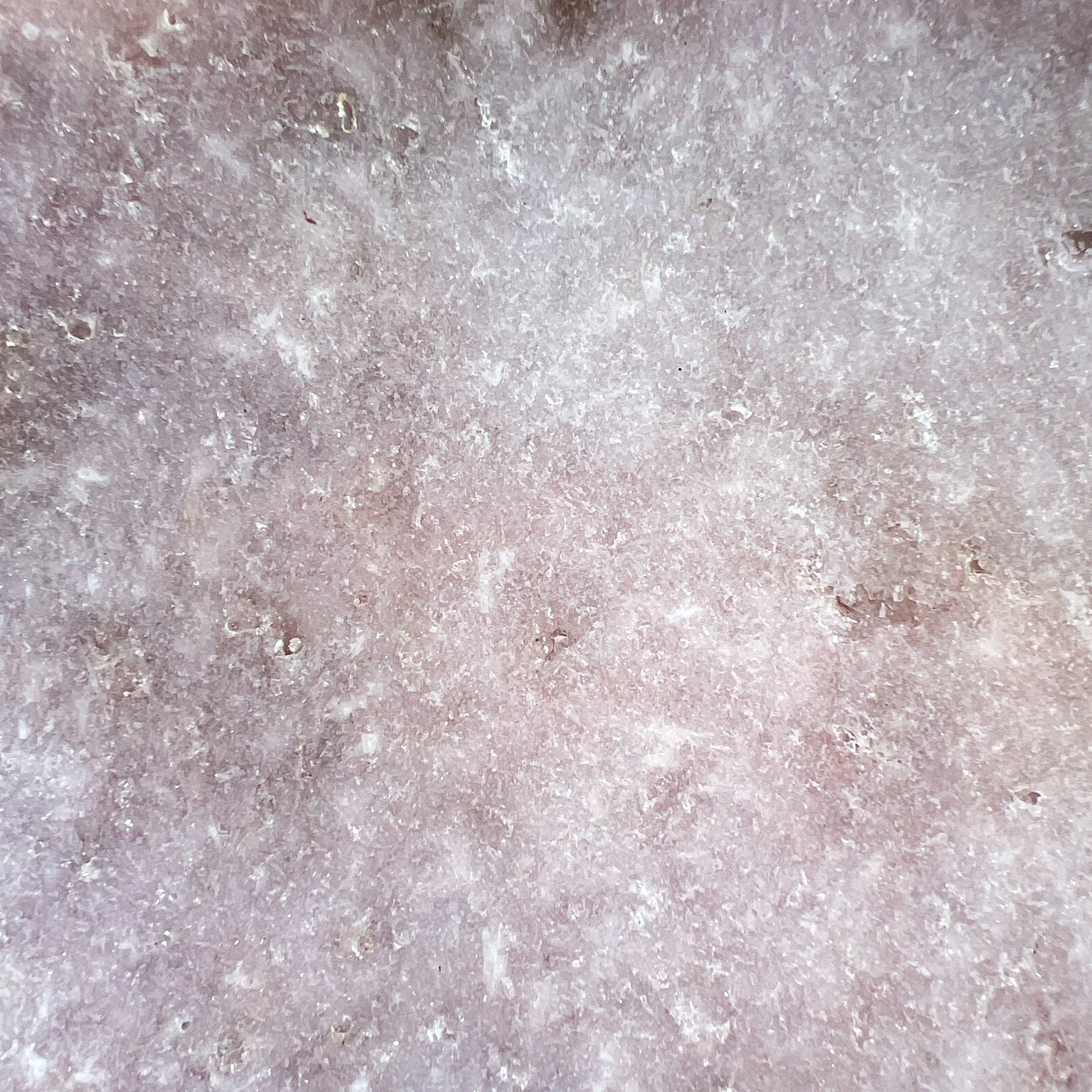 巴西直送粉紅紫晶碟 🤭鍾情粉色的不可錯過

整隻碟都是Bling Bling ✨✨一閃一閃✨🫶🏻

-療癒心靈，舒緩情緒
-學習愛與被愛
-引領你從低潮中走出來