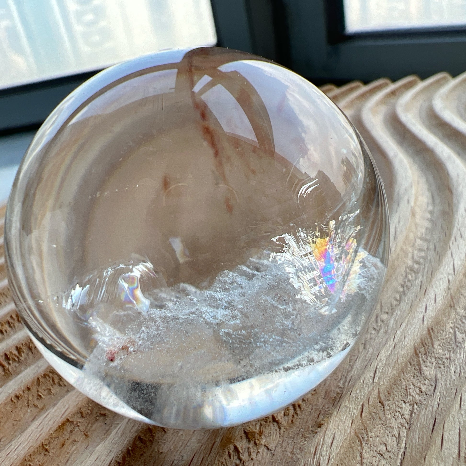 白幽靈

-淨化個人氣場

-提升記憶力

&nbsp;

白水晶

-「水晶之王」，是萬用療癒石

-能淨化四周負性能量

-釋放負能量，平衡內心的焦慮不安

-鎮定安神之效，開發智慧

-提升自我肯定，提升正能量

-幫助集中注意力，有助讀書求學