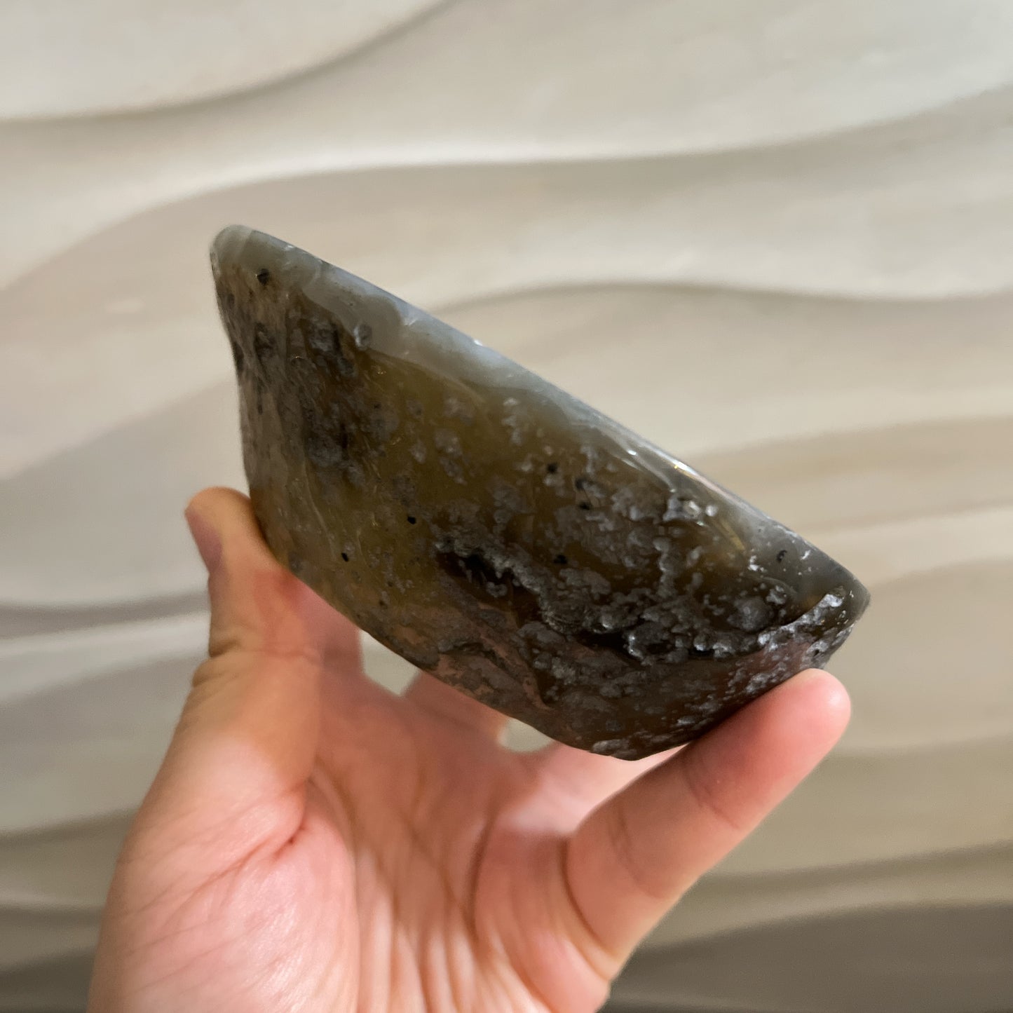 瑪瑙-Agate

瑪瑙碗，適合用作消磁手串飾物

-能令人精神放鬆，減少失眠症狀

-瑪瑙具有平衡，穩定及保護的作用

-也是護身符及辟邪物，有保平安功效

-瑪瑙維持身心和諧，增強愛、忠誠及勇氣