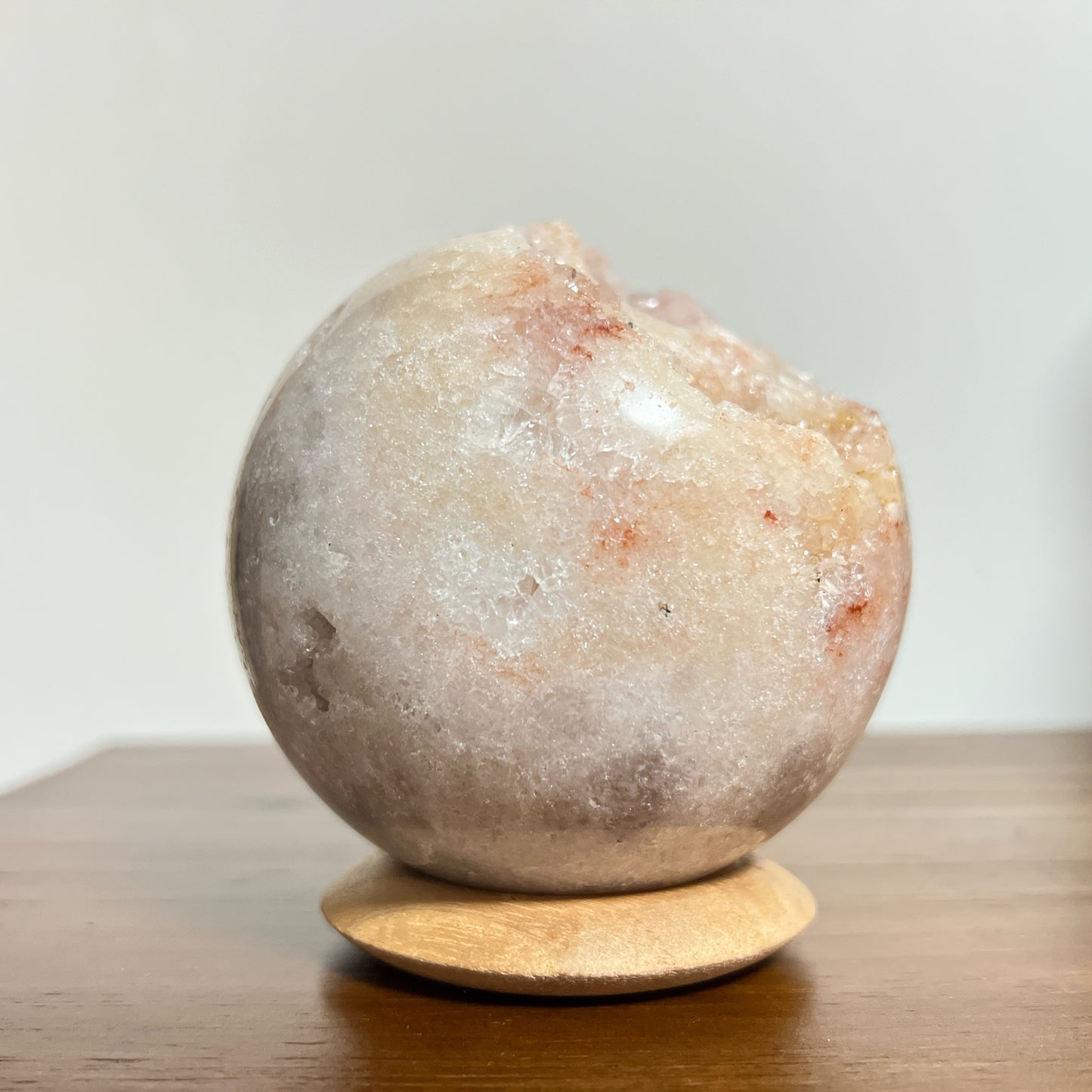 粉紅紫水晶球

-療癒心靈，舒緩情緒

-提高自我肯定，價值

-學習愛與被愛

-引領情感抒發，從低潮中走出來