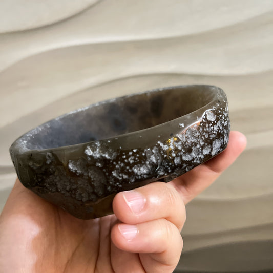 瑪瑙-Agate

瑪瑙碗，適合用作消磁手串飾物

-能令人精神放鬆，減少失眠症狀

-瑪瑙具有平衡，穩定及保護的作用

-也是護身符及辟邪物，有保平安功效

-瑪瑙維持身心和諧，增強愛、忠誠及勇氣
