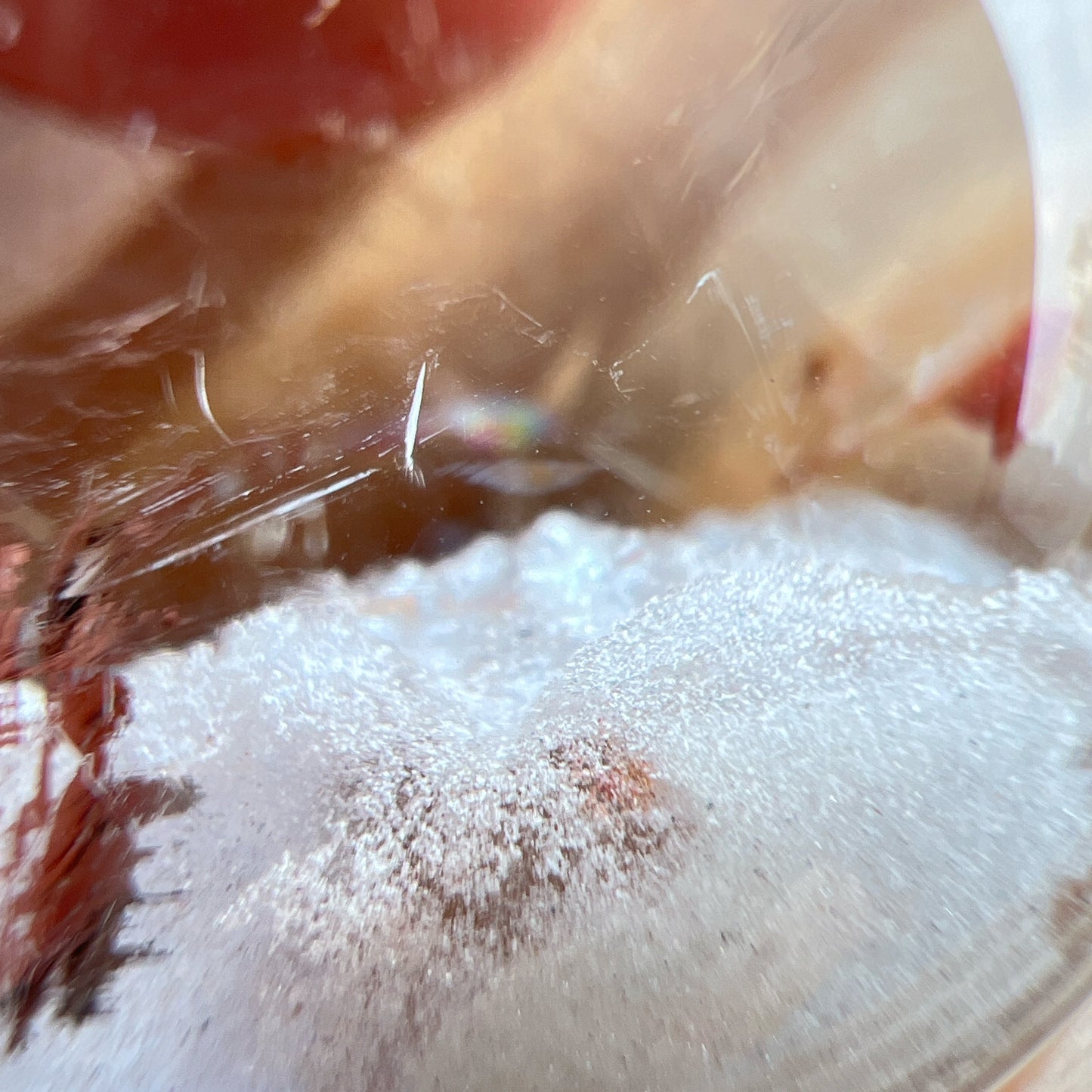 白幽靈

-淨化個人氣場

-提升記憶力

&nbsp;

白水晶

-「水晶之王」，是萬用療癒石

-能淨化四周負性能量

-釋放負能量，平衡內心的焦慮不安

-鎮定安神之效，開發智慧

-提升自我肯定，提升正能量

-幫助集中注意力，有助讀書求學