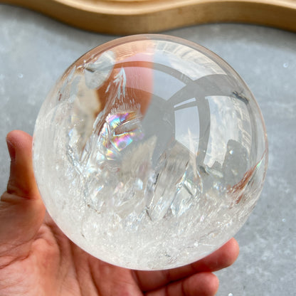 彩虹白水晶球

靜靜地看著，可以令煩悶的情緒暫時放下，享受寧靜的一刻😊

-「水晶之王」，是萬用療癒石

-能淨化四周負性能量

-釋放負能量，平衡內心的焦慮不安

-鎮定安神之效，開發智慧

-提升自我肯定，提升正能量

-幫助集中注意力，有助讀書求學