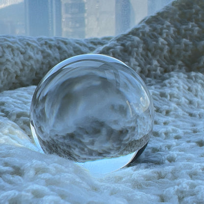 Clear Quartz Sphere 白水晶球

靜靜地看著，可以令煩悶的情緒暫時放下，享受寧靜的一刻😊

-「水晶之王」，是萬用療癒石

-能淨化四周負性能量

-釋放負能量，平衡內心的焦慮不安

-鎮定安神之效，開發智慧

-提升自我肯定，提升正能量

-幫助集中注意力，有助讀書求學

Diameter : 41.8mm