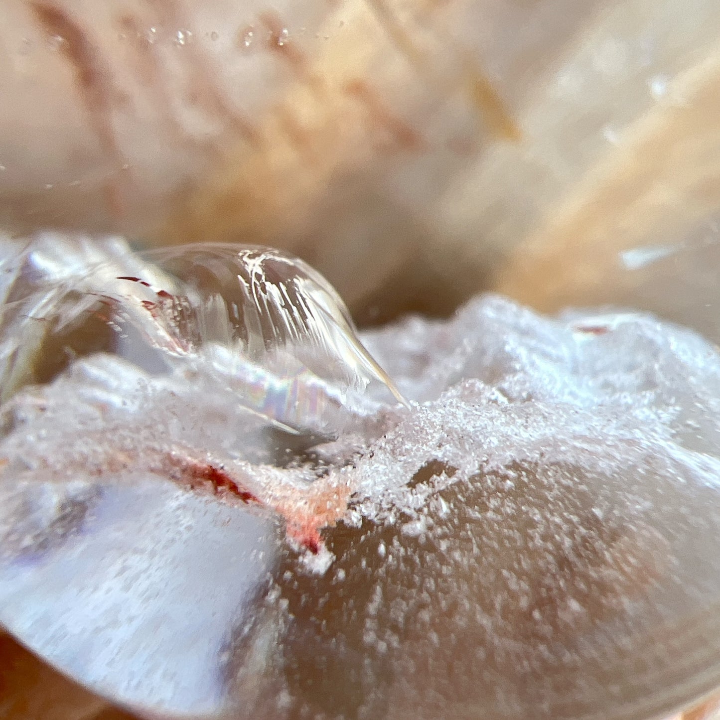 白幽靈

-淨化個人氣場

-提升記憶力

&nbsp;

白水晶

-「水晶之王」，是萬用療癒石

-能淨化四周負性能量

-釋放負能量，平衡內心的焦慮不安

-鎮定安神之效，開發智慧

-提升自我肯定，提升正能量

-幫助集中注意力，有助讀書求學