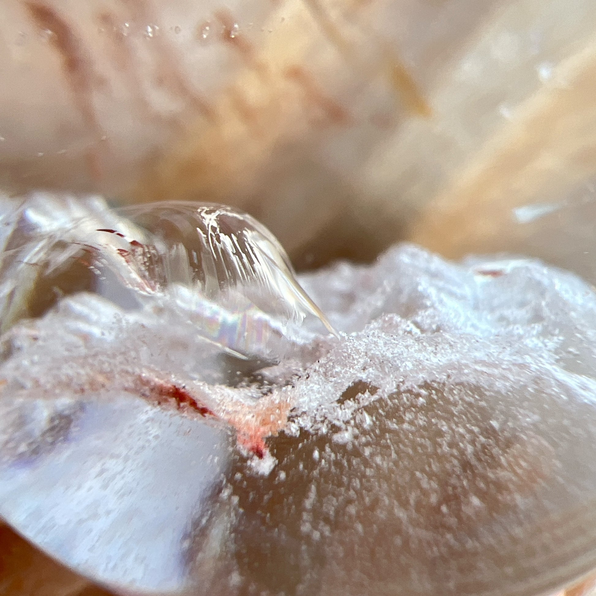 白幽靈

-淨化個人氣場

-提升記憶力

&nbsp;

白水晶

-「水晶之王」，是萬用療癒石

-能淨化四周負性能量

-釋放負能量，平衡內心的焦慮不安

-鎮定安神之效，開發智慧

-提升自我肯定，提升正能量

-幫助集中注意力，有助讀書求學