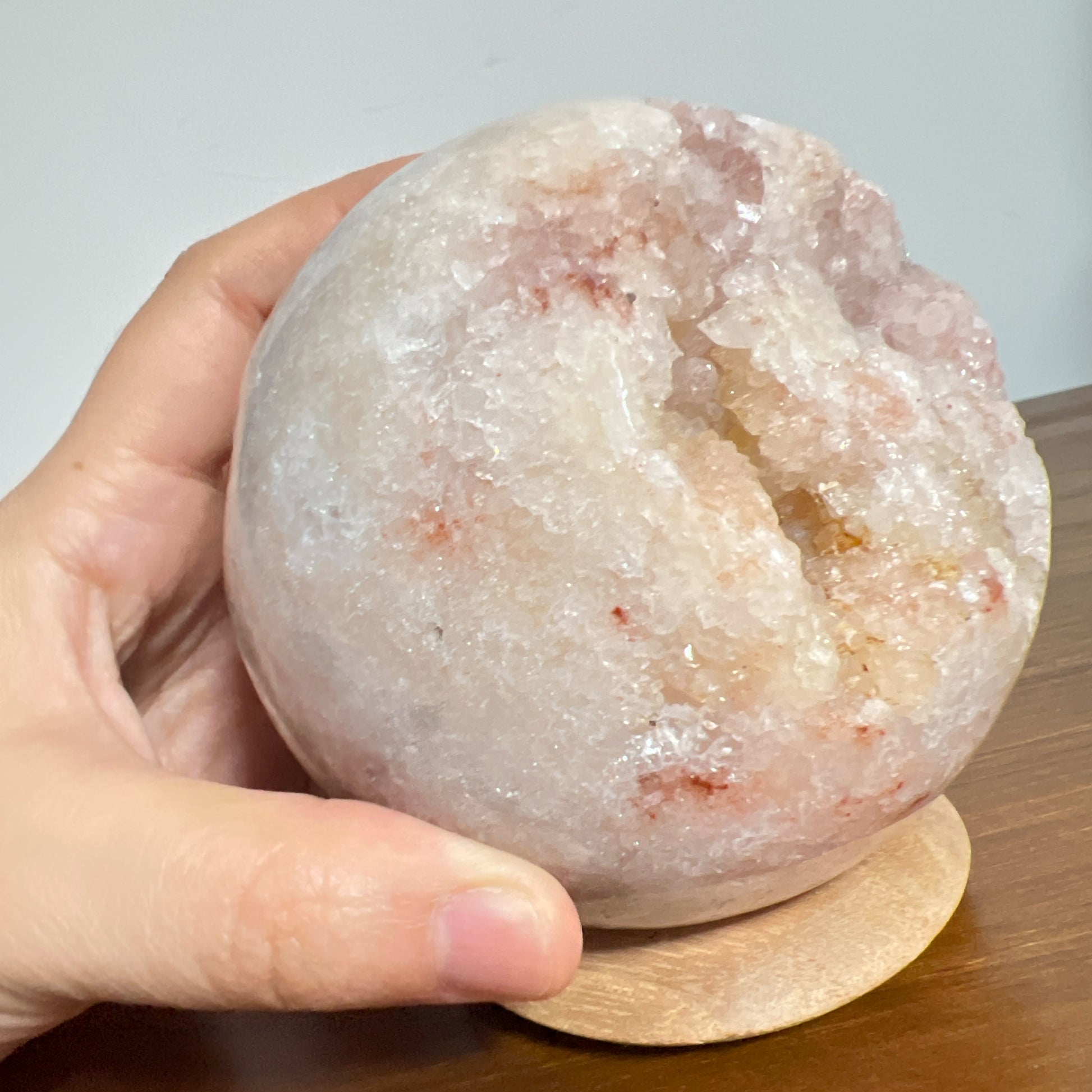 粉紅紫水晶球

-療癒心靈，舒緩情緒

-提高自我肯定，價值

-學習愛與被愛

-引領情感抒發，從低潮中走出來